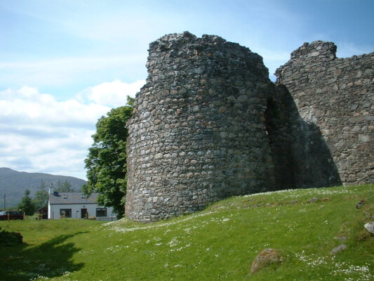 Old Inverlochy castle